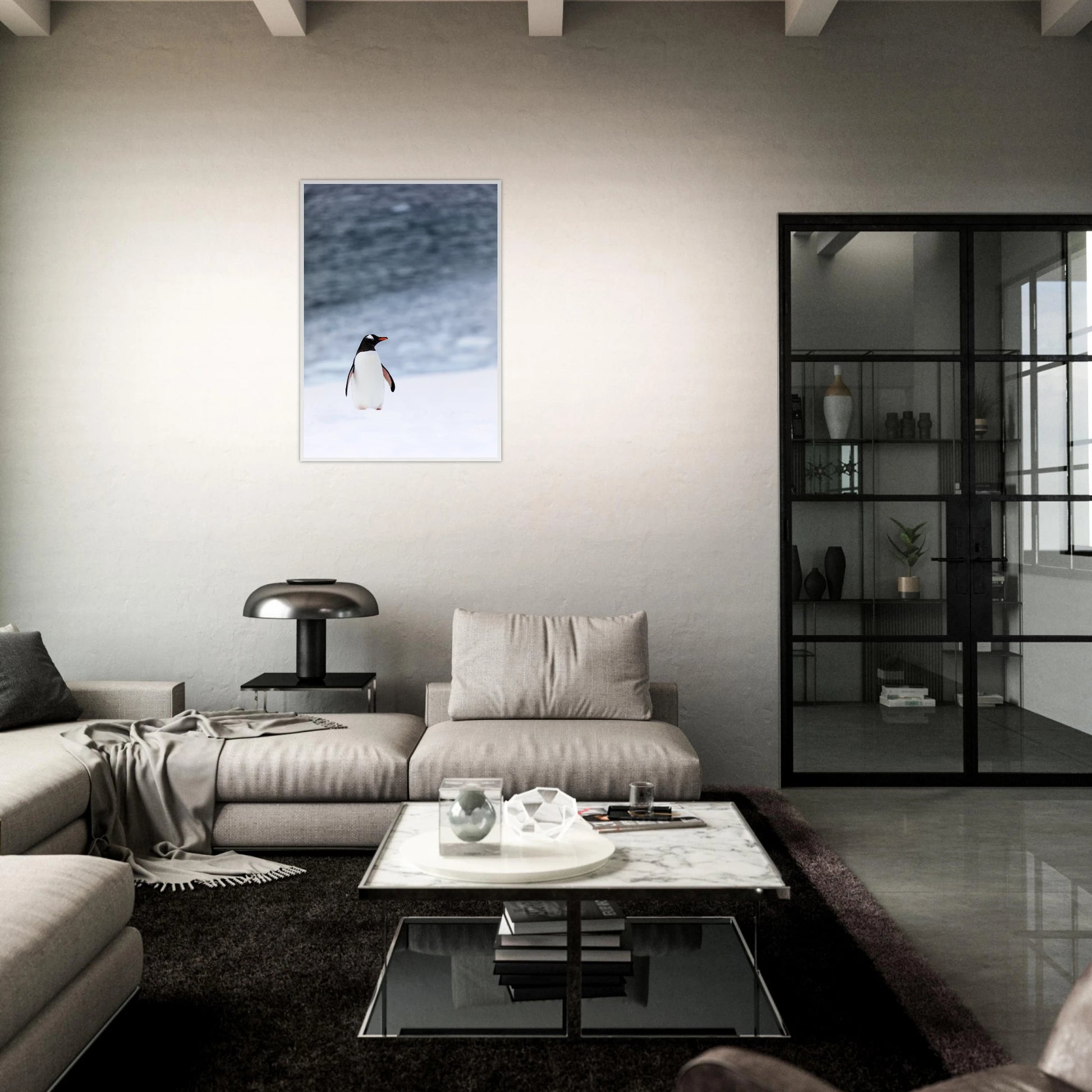 Pinguin Poster „Antarctic Stroll“ im modernen Wohnzimmer mit dunkler Einrichtung – elegante Tierkunst für Wohnräume