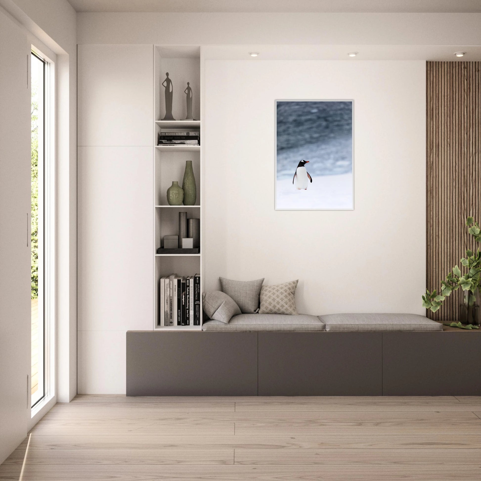 Gerahmtes Pinguin Poster „Antarctic Stroll“ in heller Wohnzimmer Einrichtung – stilvolle Wanddekoration Naturmotiv