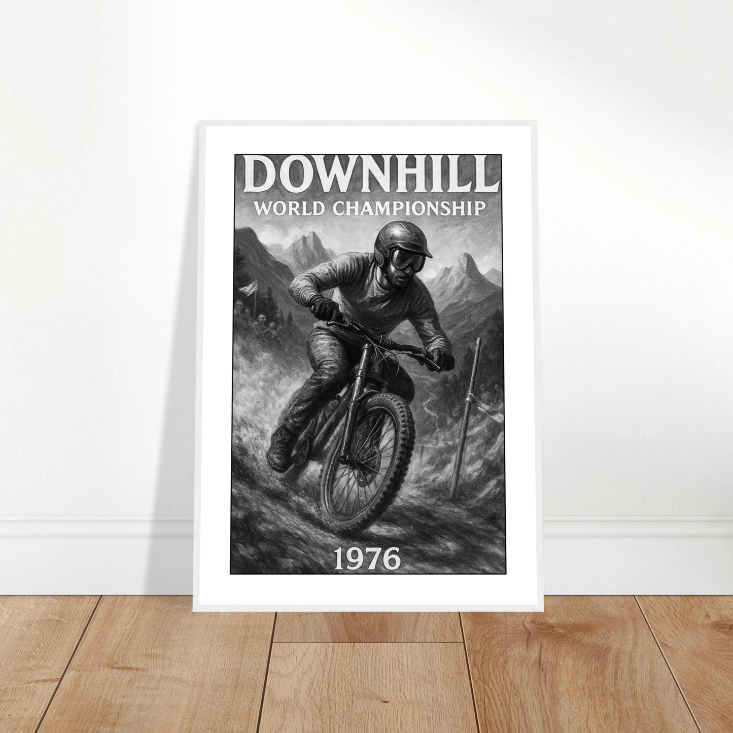 Ungerahmtes Poster „Ride the Edge – Downhill ’76“ an die Wand gelehnt – sportliche Retro-Wanddeko für Wohnzimmer, Büro oder Studio.