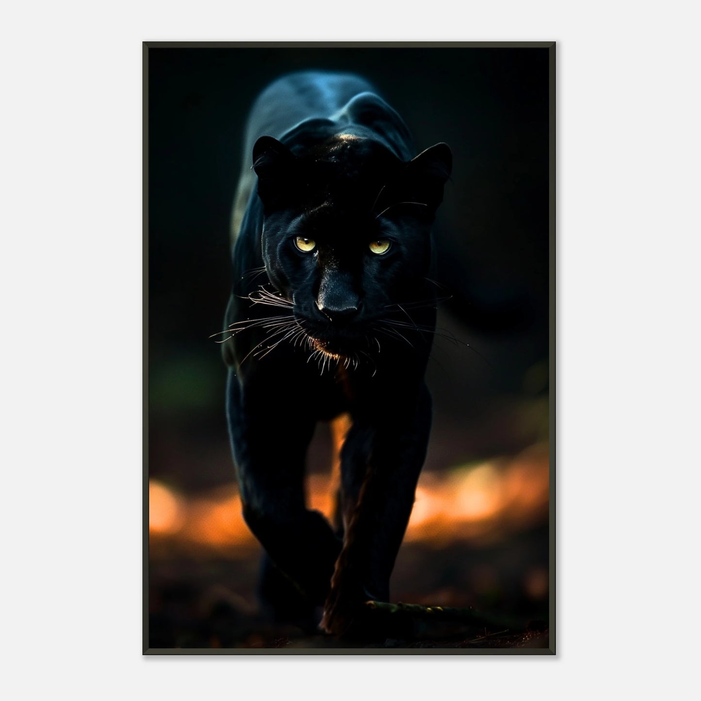 Seitenansicht des Black Panther Posters – edle Tierkunst mit Tiefe und Schattenwirkung im schwarzen Metallrahmen.