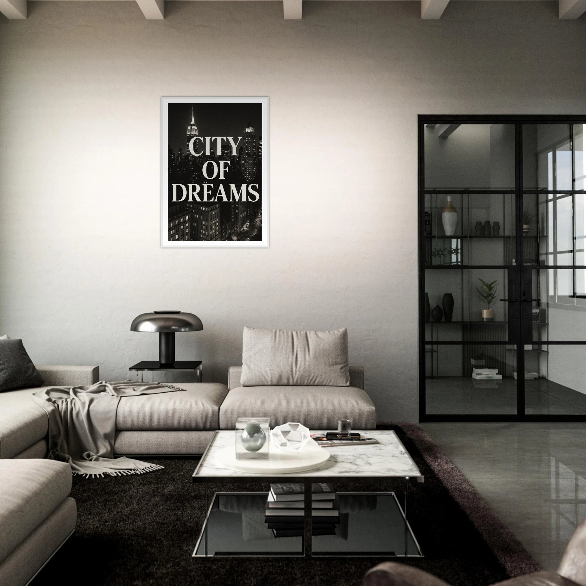 City of Dreams Poster im dunklen Wohnzimmer – ikonische Skyline von New York in Schwarz-Weiß. Moderne Wandkunst mit urbanem Flair von Defa Designs.