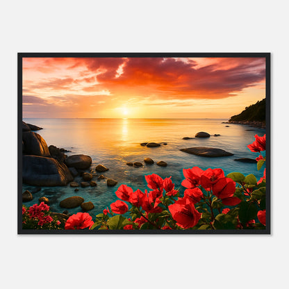 Coastal Glow Poster im schwarzen Holzrahmen – modernes Wandbild mit Meer, Sonnenuntergang und roten Blüten
