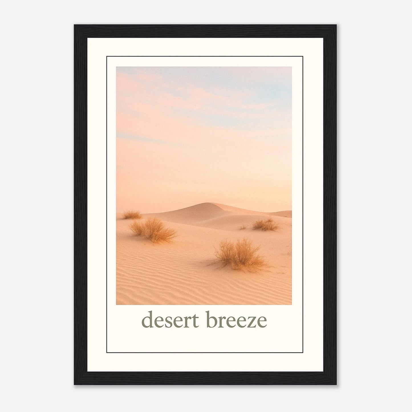 Desert Breeze Poster im schwarzen Holzrahmen – modernes Wandbild mit Wüste, Sand und Himmel in sanften Farben