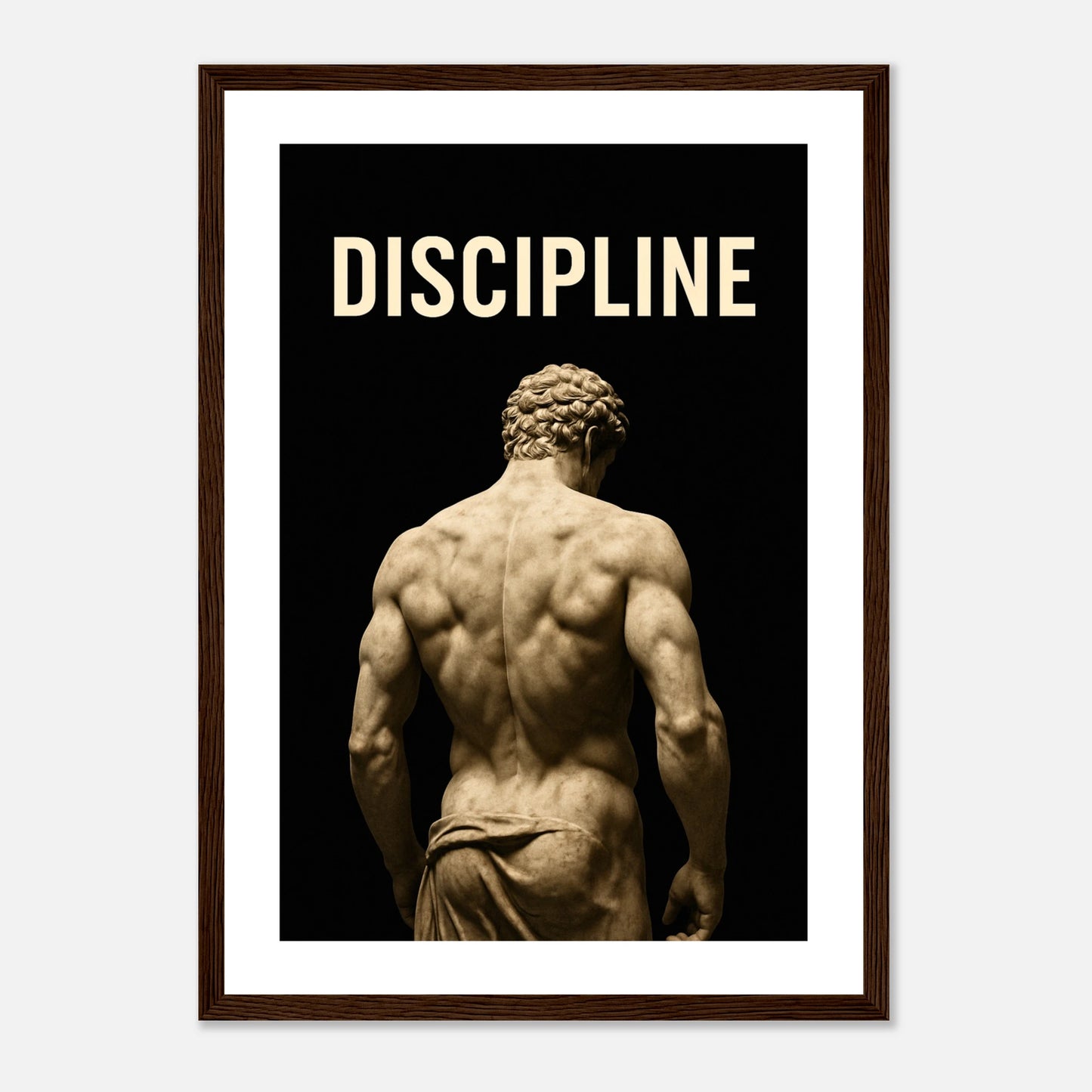 Discipline – Sculpted by Will Poster im dunkelbraunen Holzrahmen – klassisches Kunstwerk mit Bodybuilder Motiv. Ideal für Fitnessräume, Studios und mentale Motivation – exklusiv von Defa Designs.