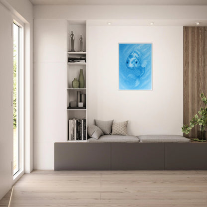 Drift & Glow Koi Poster mit hellem Ambiente – stilvolle Wanddeko im modernen Wohnzimmer.