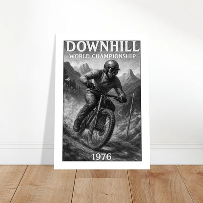 „Eingerahmtes Downhill ’76 Poster – Ride the Edge Vintage Bike Wanddeko für moderne Einrichtung“