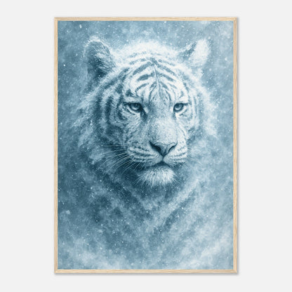 Frozen Strength Poster mit weißem Tiger im hellen Holzrahmen – stilvolles Wandbild für Wohnzimmer, Büro und Galerie.