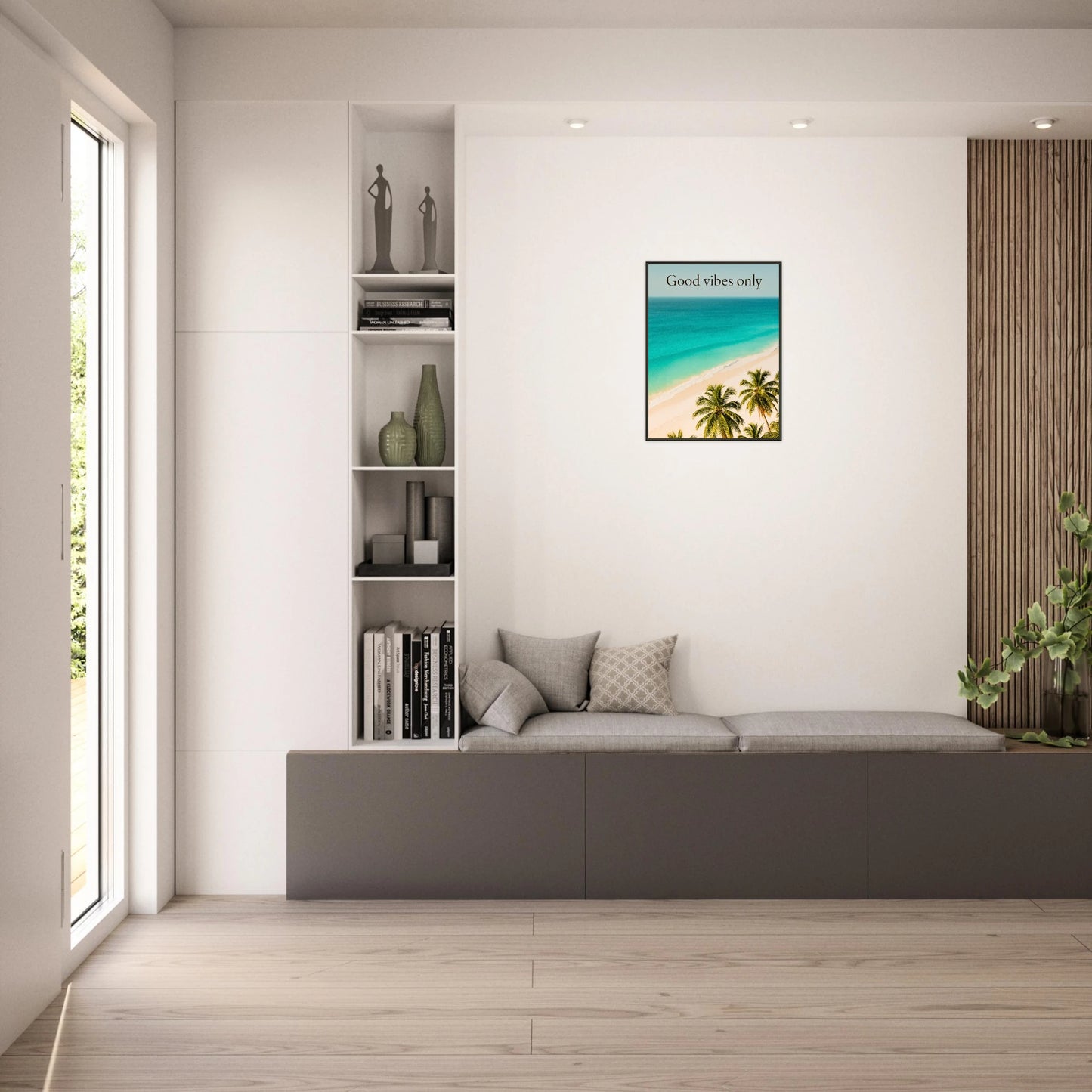 Good Vibes Only Poster im hellen Wohnzimmer – sommerlich leichtes Strandmotiv schafft positive Stimmung und Urlaubsgefühl zu Hause.