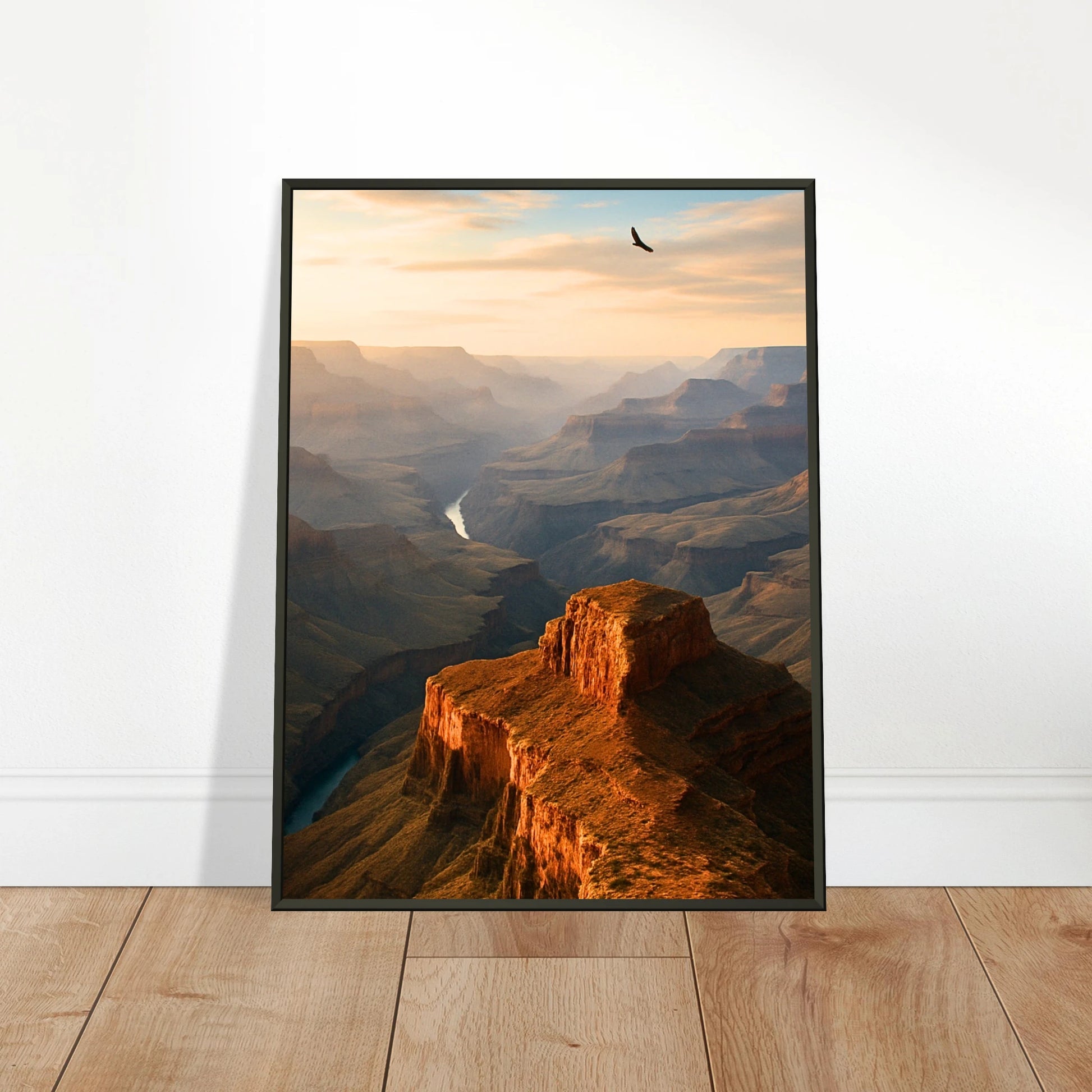 Majesty Unbound Poster an die Wand gelehnt – Grand Canyon Motiv im minimalistischen Stil, bringt Ruhe und Weite in jeden Raum.