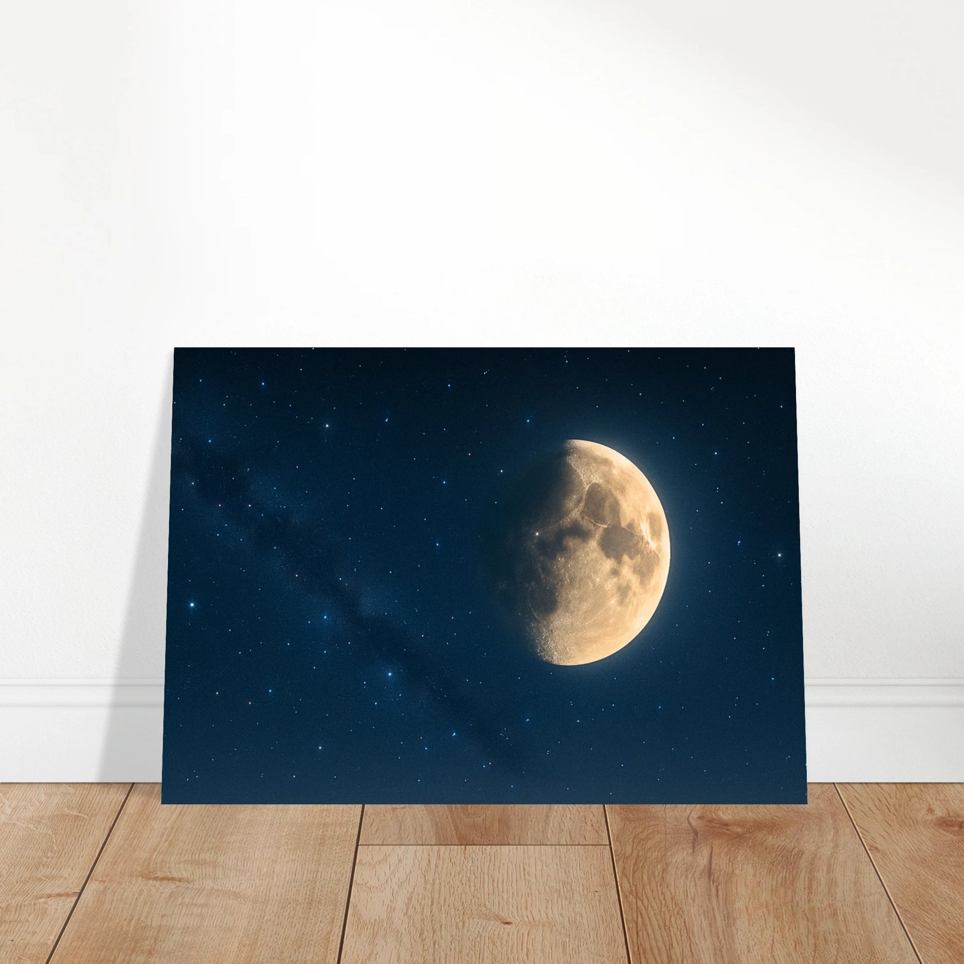 „Lunar Silence“ Poster – Mond und Sternenhimmel als stilvolle Wanddekoration im Wohnzimmer, beruhigende Atmosphäre.