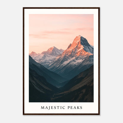 Majestic Peaks Poster im dunkelbraunen Holzrahmen – Alpen Gebirge Panorama im Sonnenuntergang als stilvolles Wandbild