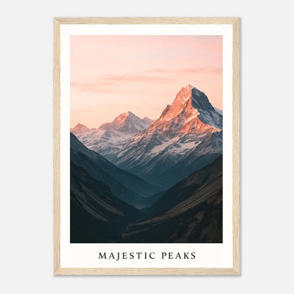 Majestic Peaks Poster im hellbraunen Holzrahmen – Alpen Panorama Berglandschaft im Sonnenuntergang als elegantes Wandbild