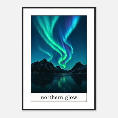 Aurora Borealis Poster „Northern Glow“ im hellen Holzrahmen – hochwertiges Wandbild mit Nordlichtern