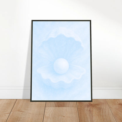 Ocean’s Secret Poster an die Wand gelehnt – Perlen-Wandbild mit schwarzem Metallrahmen, zarte Meeresästhetik | DEFA Designs