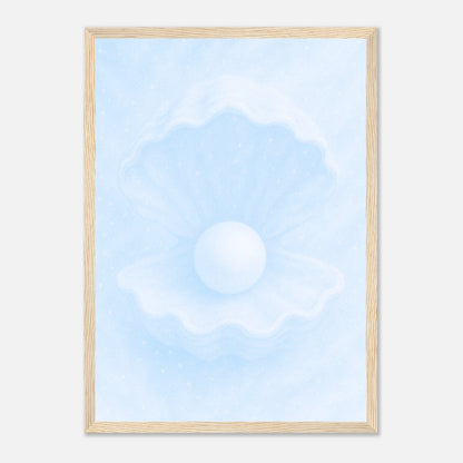 Ocean’s Secret Poster mit hellbraunem Holzrahmen – moderne Wandkunst mit Muschel und Perle.