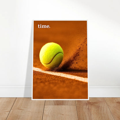 Tennis Poster „On the Line“ ungerahmt an die Wand gelehnt – dynamische Sportkunst für moderne Einrichtung