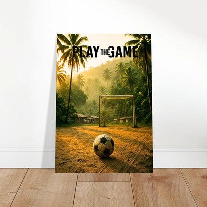 Tropisches Fußball Poster „Play the Game“ als Wanddekoration in heller moderner Wohnung, ideales Geschenk für Sportfans