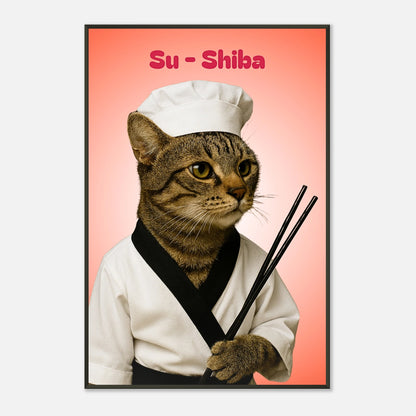 Schrägansicht des Su-Shiba Posters – witziges Katzenmotiv mit Sushi-Thema und sanften Lichtreflexen auf schwarzem Metallrahmen.
