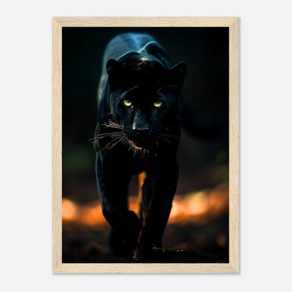 The Black Panther Poster im hellbraunen Rahmen – stilvolles Wandbild für Wohnzimmer, Büro oder Galerie.