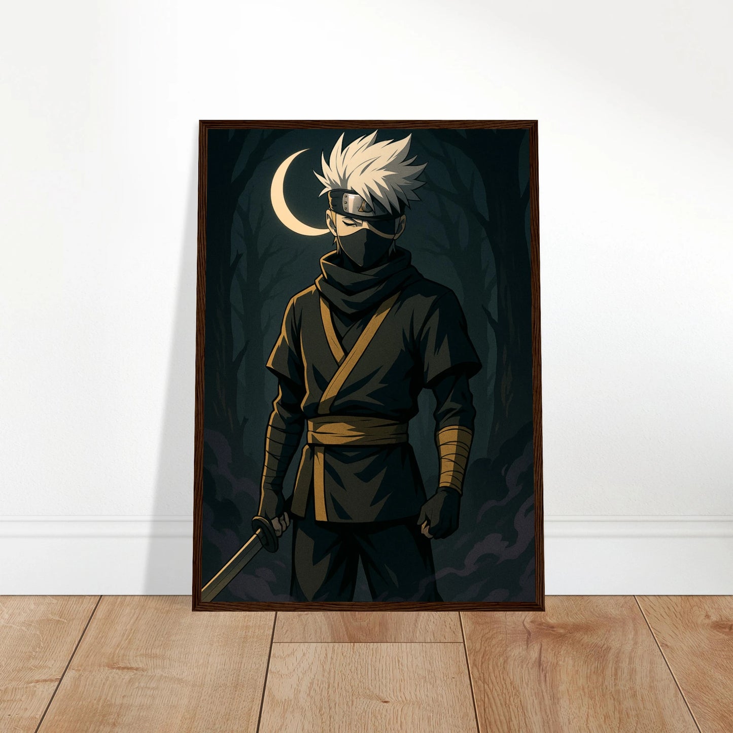 TSUKI KAGE Poster an die Wand gelehnt – Samurai unter dem Sichelmond in goldener Ruhe. Ausdrucksstarke Anime-Kunst mit moderner, mystischer Atmosphäre.
