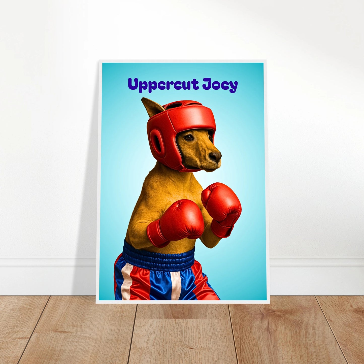 Uppercut Joey Poster – Boxendes Känguru Kunstwerk, angelehnt an die Wand für moderne Wohnraum-Deko.