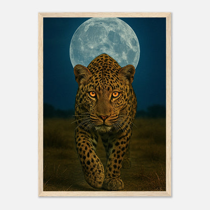 Leopard Poster „Wild Nights“ mit hellbraunem Rahmen – mystische Tierkunst im Mondlicht für stilvolle Wände.