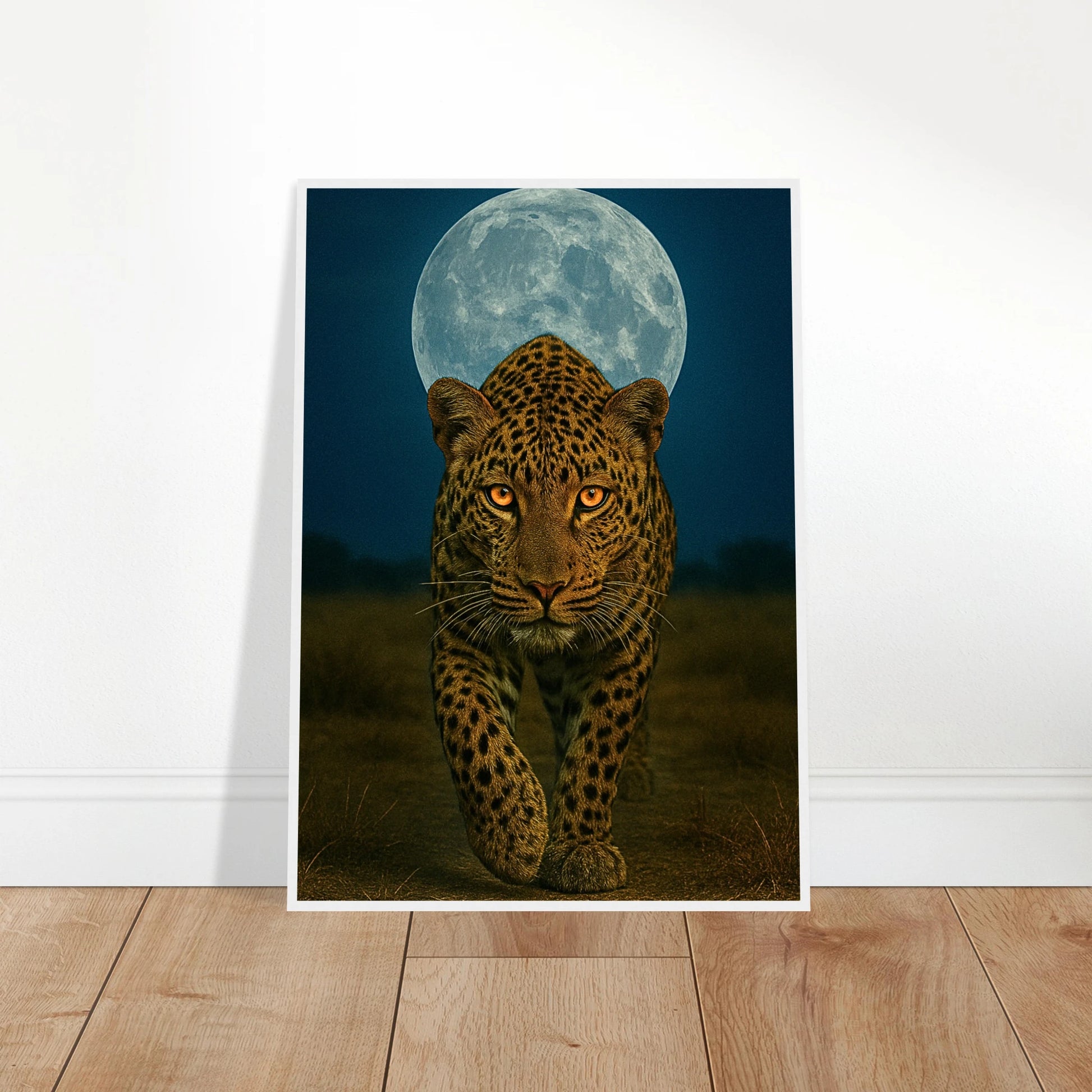 Wild Nights Leopard Poster ohne Rahmen, an die Wand gelehnt – hochwertiges Tierbild mit Mondlicht.