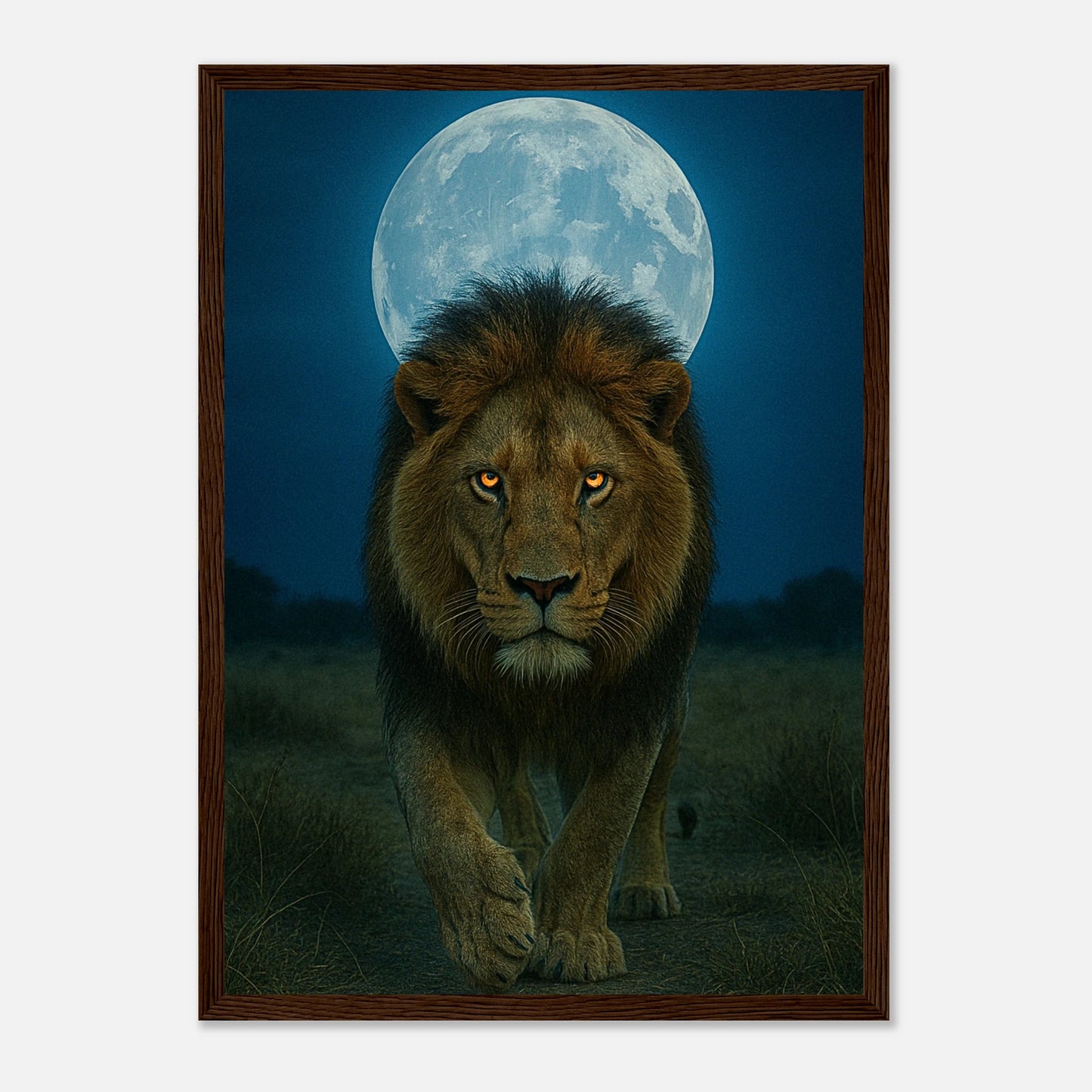 Wild Nights Löwen Poster mit dunkelbraunem Holzrahmen – kraftvolles Tierporträt unter dem Vollmond.