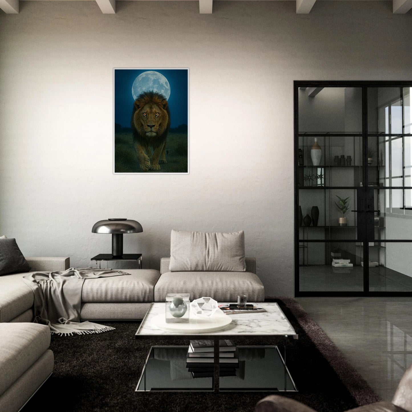 Wild Nights Löwen Poster im modernen Wohnzimmer – mystischer Löwe unter Vollmond als Wanddeko.