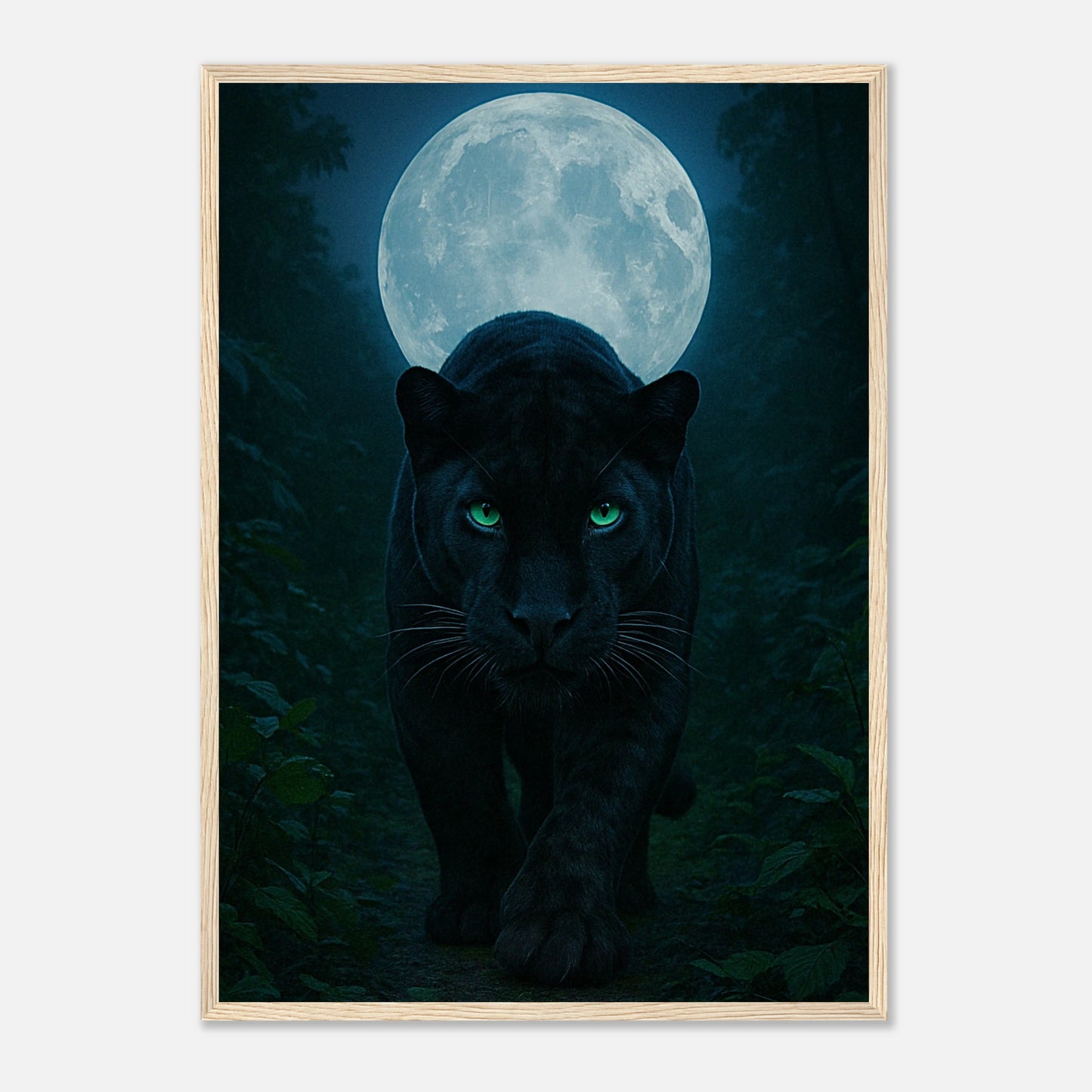 Wild Nights Panther Poster mit hellbraunem Holzrahmen – stilvolle Wanddekoration mit Panther im Mondlicht.