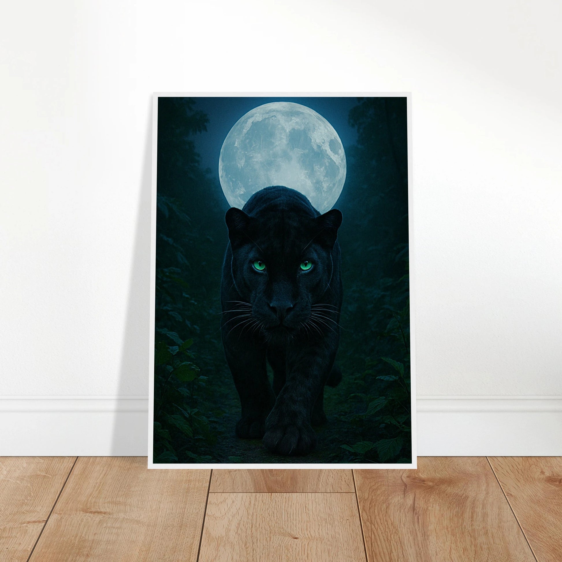 Wild Nights Panther Poster angelehnt an die Wand – modernes Kunstposter mit mystischem Panther im Mondlicht.