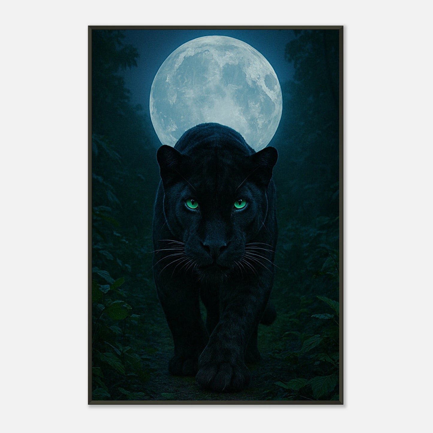 Schrägansicht des Wild Nights – The Panther Posters mit intensivem Pantherblick und Vollmond-Hintergrund, schwarzer Metallrahmen.