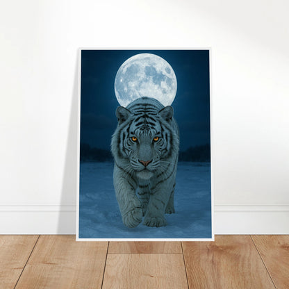 Wild Nights White Tiger Poster – weißer Tiger im Mondlicht, stilvoll an eine Wand gelehnt als modernes Deko-Bild.