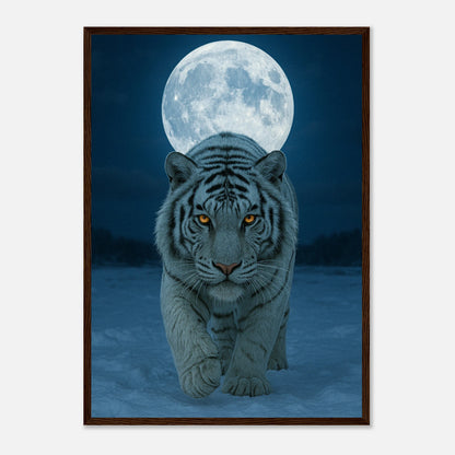 Wild Nights White Tiger Poster mit dunkelbraunem Holzrahmen – kraftvolles Tiger-Porträt unter dem Vollmond für stilvolle Wohnräume.
