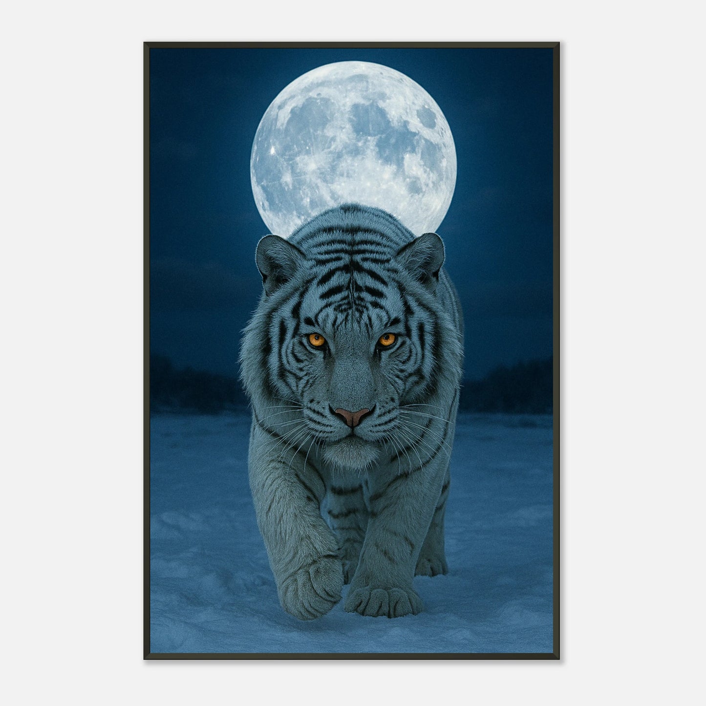 Schrägansicht des Wild Nights Posters – der weiße Tiger im Mondlicht, kraftvoll und geheimnisvoll im schwarzen Metallrahmen.