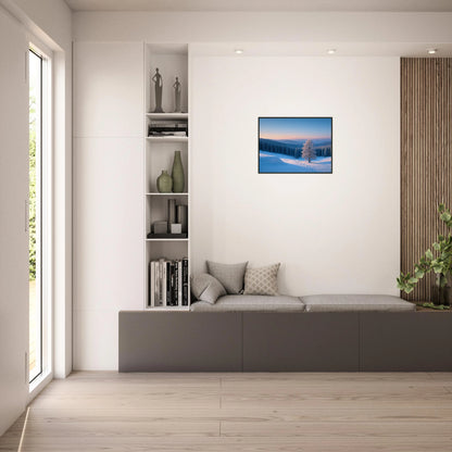 Winter Serenity Poster im hellen Wohnzimmer – bringt Ruhe, Licht und winterliche Eleganz in moderne Räume.